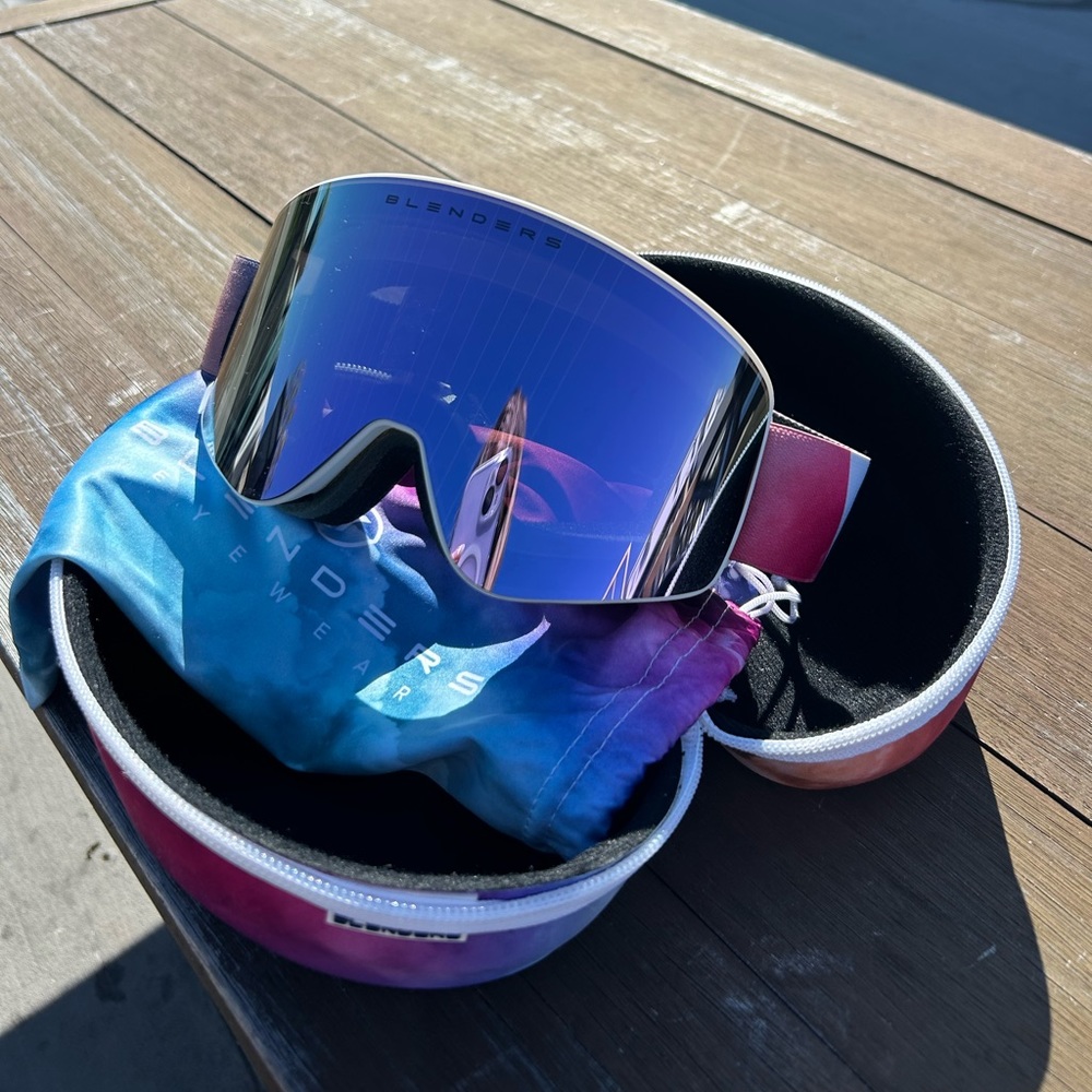 Blenders Aura Snow Goggles
